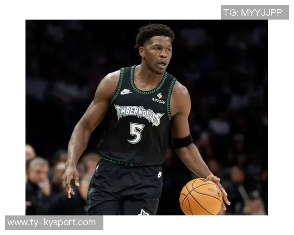 爱德华兹上半场表现亮眼15投6中三分球命中率不佳仍贡献17分1板2助