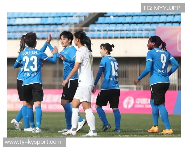 武汉女足外援奥乌苏错失绝佳机会踢中边网令人扼腕叹息